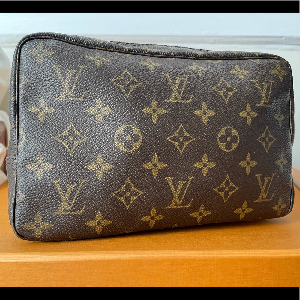 Louis Vuitton Trousse 23